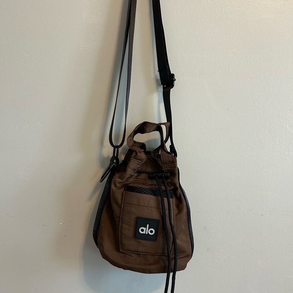 ALO Yoga Brown Drawstring Crossbody Belt Bag - Picture 2 of 3